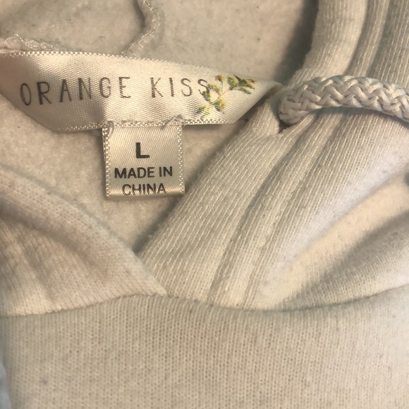 White Hoodie With Red Roses - Picture 5 of 6